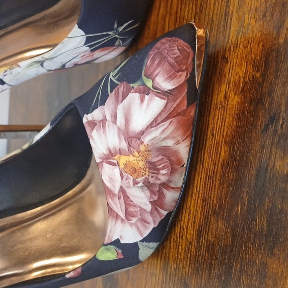 Ted Baker Black and Red Floral Heels Size 38.5 Or Womens Size 8 - Picture 4 of 8